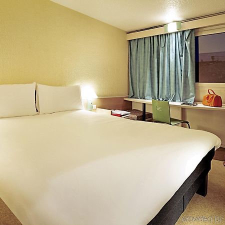 Ibis Lyon L'Isle D'Abeau Hotel ภายนอก รูปภาพ