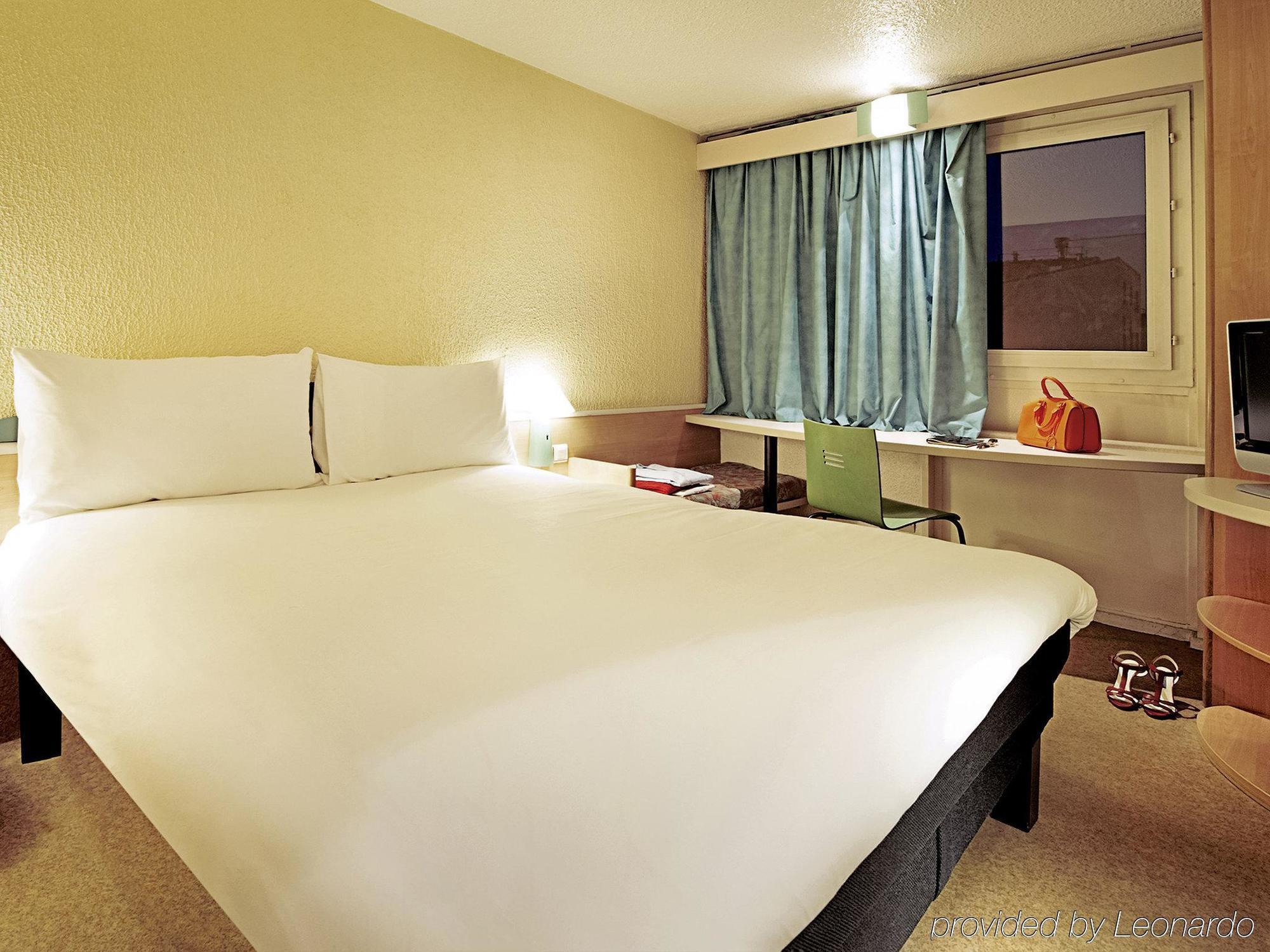 Ibis Lyon L'Isle D'Abeau Hotel ภายนอก รูปภาพ