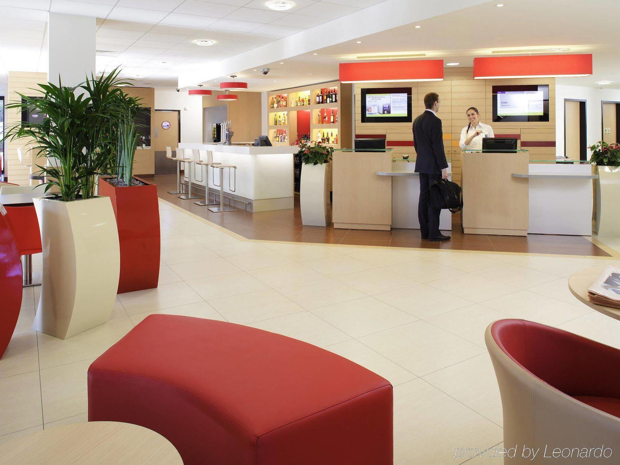 Ibis Lyon L'Isle D'Abeau Hotel ภายนอก รูปภาพ