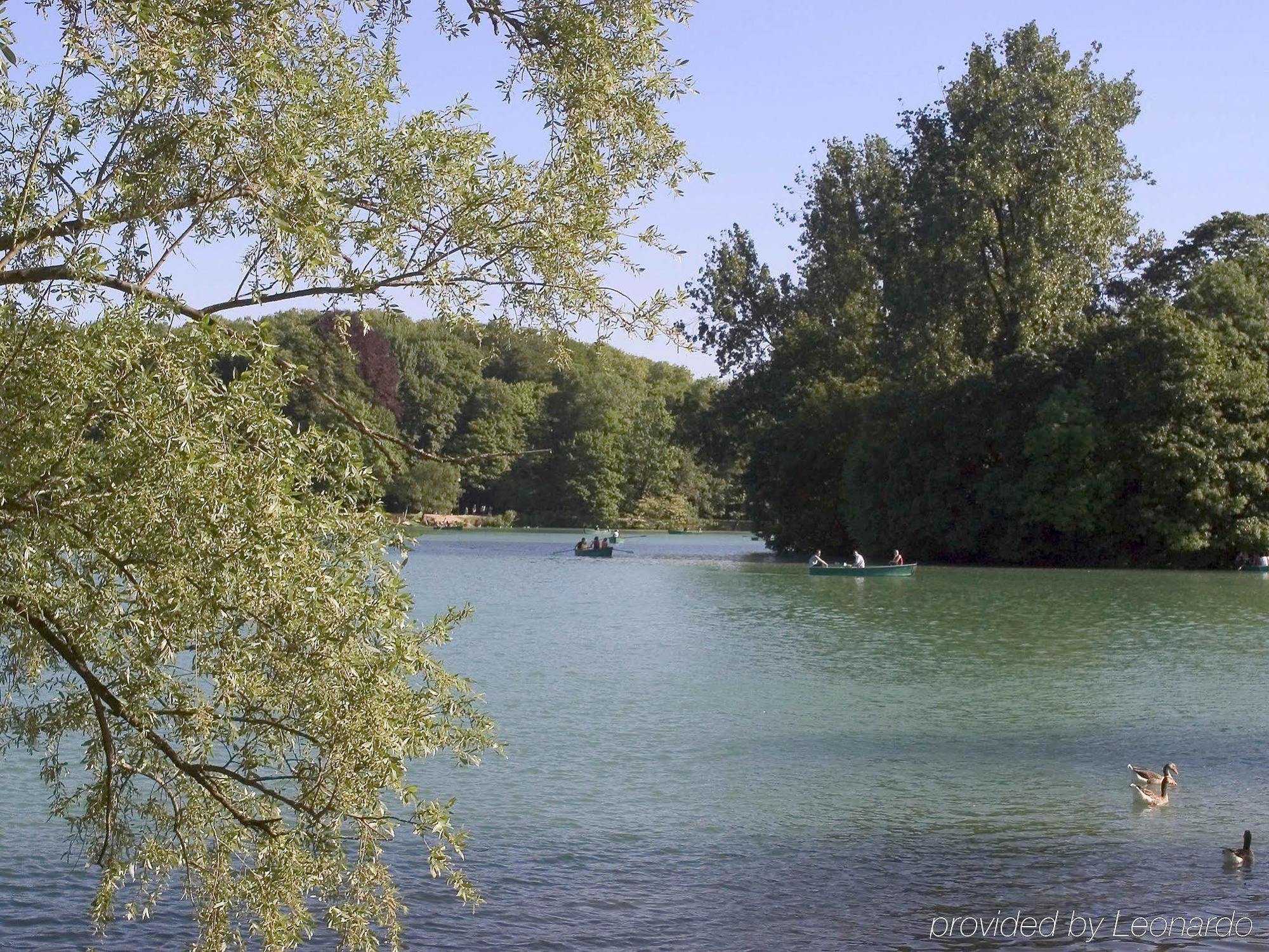 Ibis Lyon L'Isle D'Abeau Hotel ภายนอก รูปภาพ