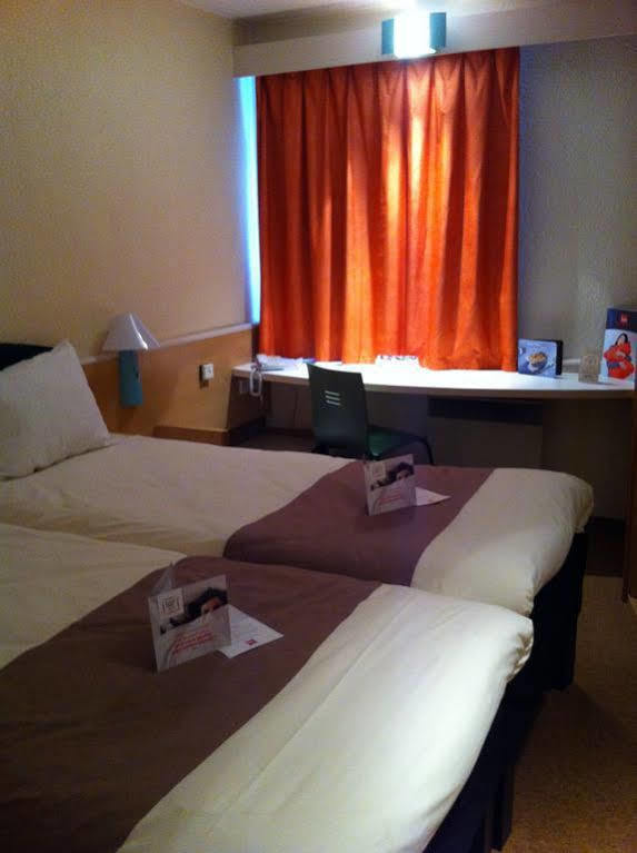 Ibis Lyon L'Isle D'Abeau Hotel ภายนอก รูปภาพ